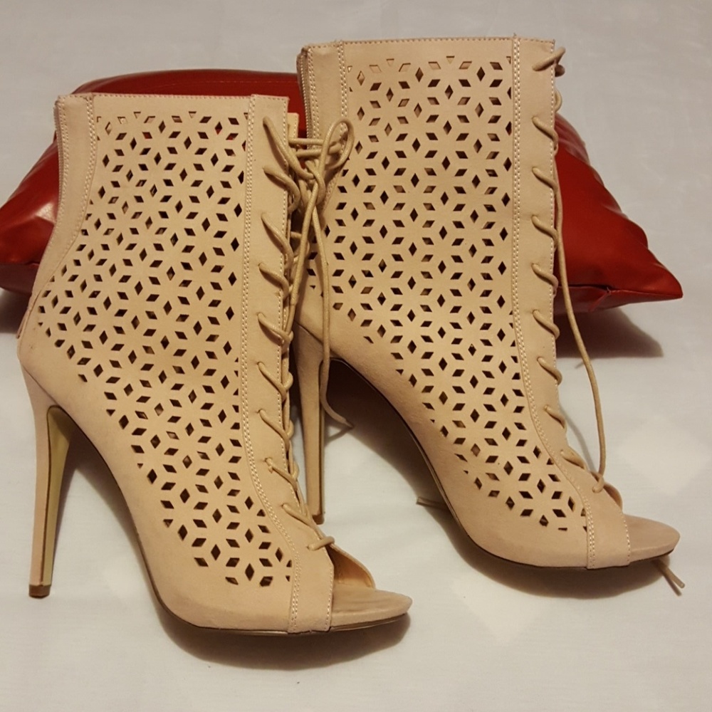 String up Booties, Size 11, New